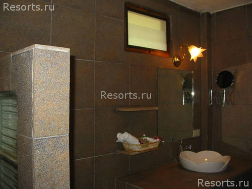 The Waterfront Hotel 5